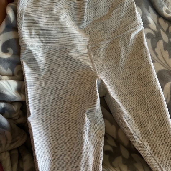 Lululemon wonder under leggings - Picture 2 of 6